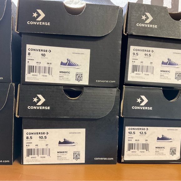 Converse Men's Chuck Taylor Navy Blue Low Top - Picture 6 of 6